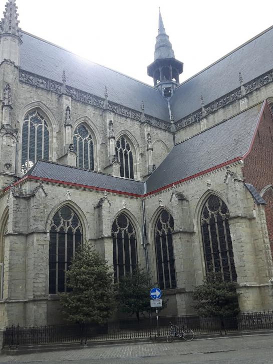 Start aan de Sint-Martinuskerk in Aalst